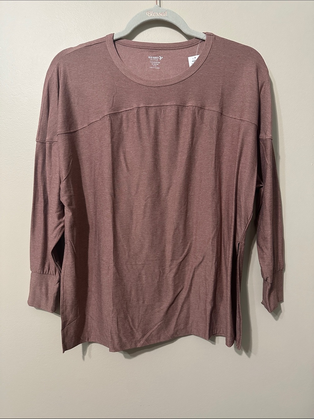 Old Navy Active CloudMotion Long-Sleeve Crewneck Top